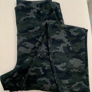 Fabletics Powerhold CAMO Leggings Size MEDIUM